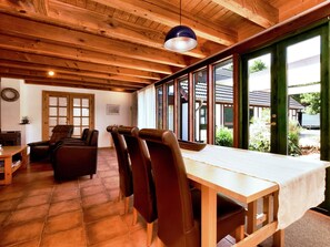 Dining - Modern Holiday Home in Bütgenbach Near Forest (Buetgenbach)