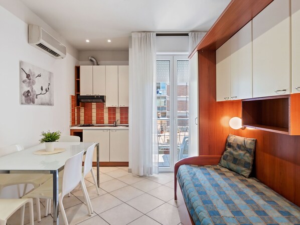 Appartement | Woonkamer | Een televisie