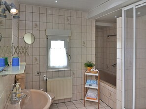 Apartment | Bathroom - Splendid Apartment near Ski Area in Medebach (Medebach)