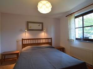 Cottage | 3 bedrooms, individually furnished, bed sheets