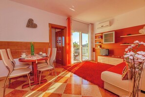 Apartment | Dining - Authentic Apartment in Dramalj Croatia (Crikvenica)