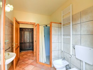 Shower, towels