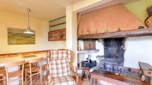 Dining - Luxurious Holiday Home in Lamporecchio With Pool (Lamporecchio)