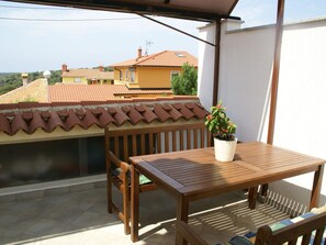 Dining - Comfortable Apartment in Vinkuran near Beach (Medulin)