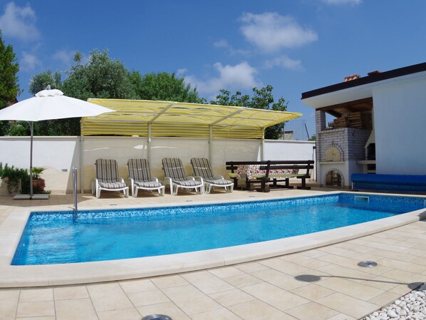 Apartment | Pool | Outdoor pool - Comfortable Apartment in Vinkuran near Beach (Medulin)