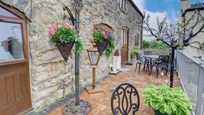 Balcony - Scenic Holiday Home in Abergele With Terrace, Garden, Pond (Abergele)
