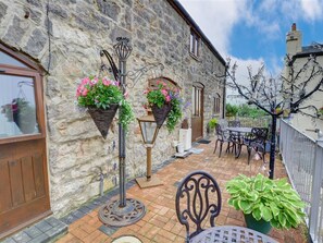 House | Balcony - Scenic Holiday Home in Abergele With Terrace, Garden, Pond (Abergele)