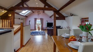 Dining - Scenic Holiday Home in Abergele With Terrace, Garden, Pond (Abergele)