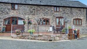Exterior - Scenic Holiday Home in Abergele With Terrace, Garden, Pond (Abergele)