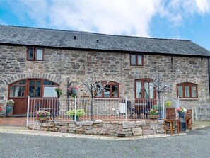 Exterior - Scenic Holiday Home in Abergele With Terrace, Garden, Pond (Abergele)