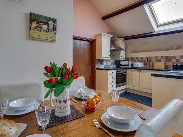 House | Private kitchen - Scenic Holiday Home in Abergele With Terrace, Garden, Pond (Abergele)
