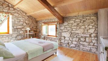 House | 3 bedrooms, individually furnished