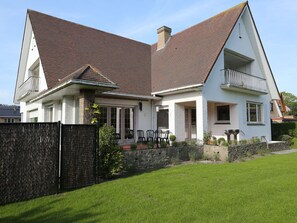 Exterior - Stylish Holiday House From the 1960s in West Flanders Near the Beach (De Panne)