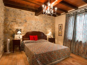 Huvila | 7 makuuhuonetta, yksilöllisesti kalustettu