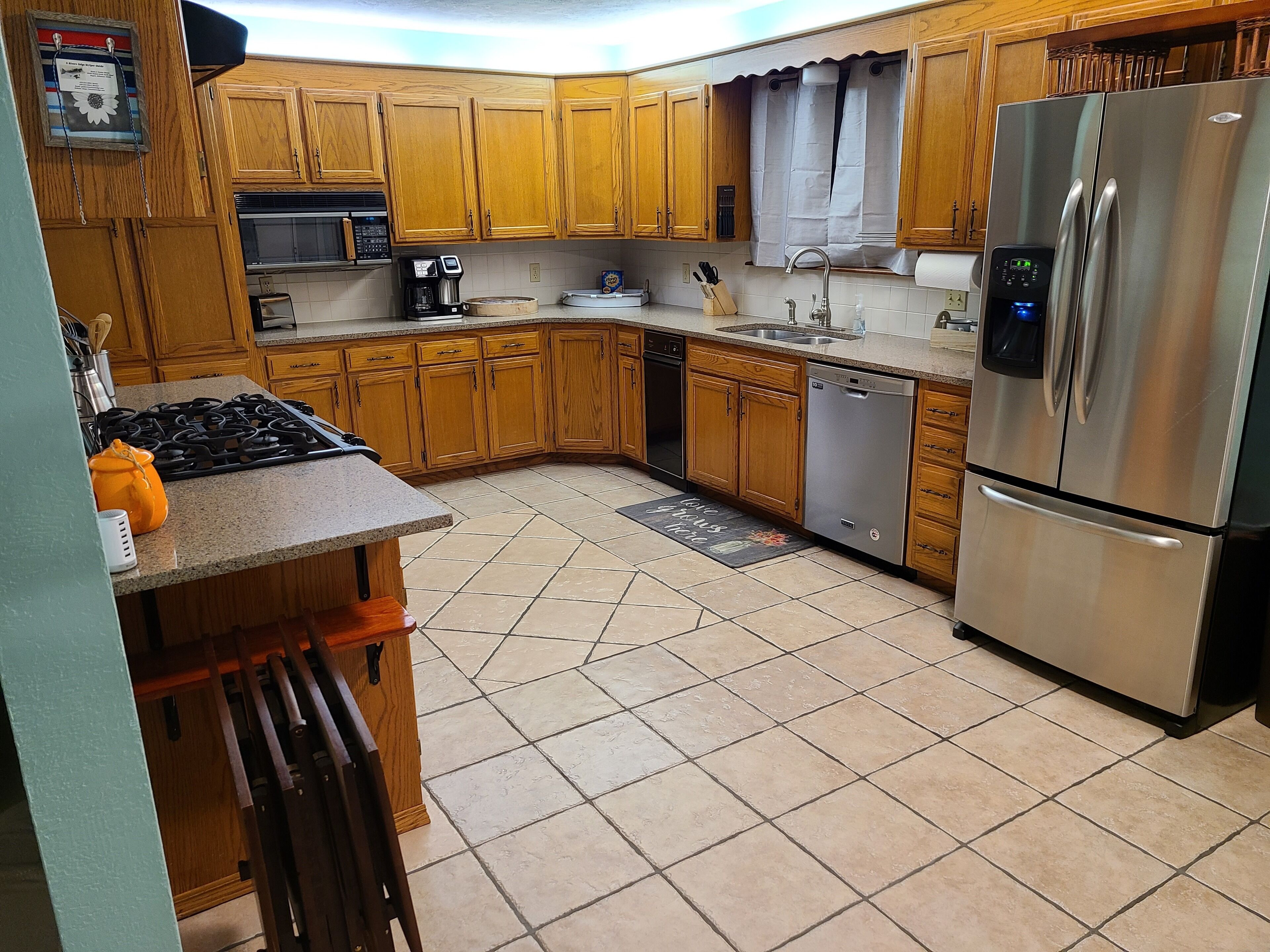 Refrigerador, microondas, horno y parrilla de estufa 