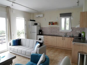 Ferienhaus | Eigene Küche | Wasserkocher mit Kaffee-/Teezubehör, Kühlschrank, Ofen, Geschirrspüler