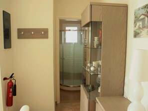 Ferienhaus | Badezimmer | Dusche, Handtücher