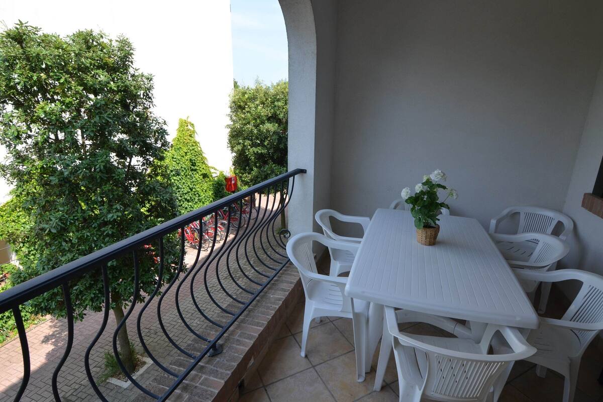 Apartment | Outdoor dining