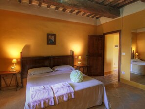 House | 1 bedroom, individually furnished, bed sheets