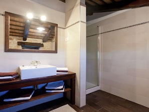 Villa | Bathroom | Shower, towels