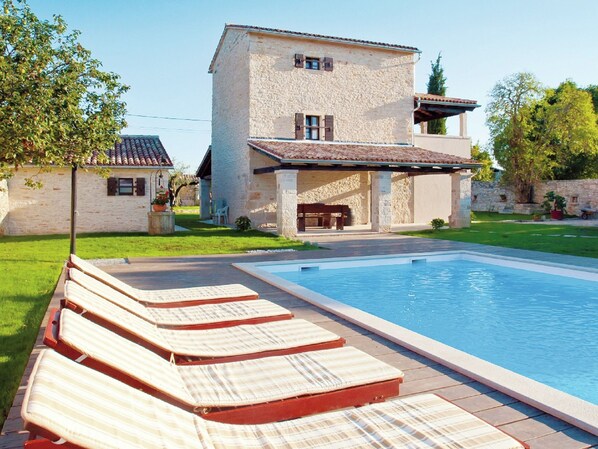 Villa | Exterior