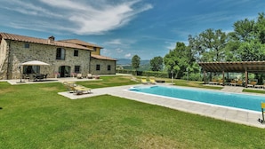 A stone house with a swimming pool, outdoor seating, and a pergola. - Scenic Stay in Poppi With Pool (Poppi)