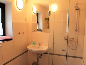 Bathroom - Ferienwohnung, Nienhagen (Nienhagen)