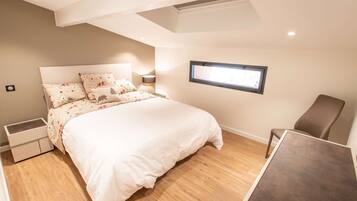 3 dormitorios, tabla de planchar con plancha, wifi gratis y ropa de cama