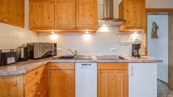 Apartment | Private kitchen | High chair