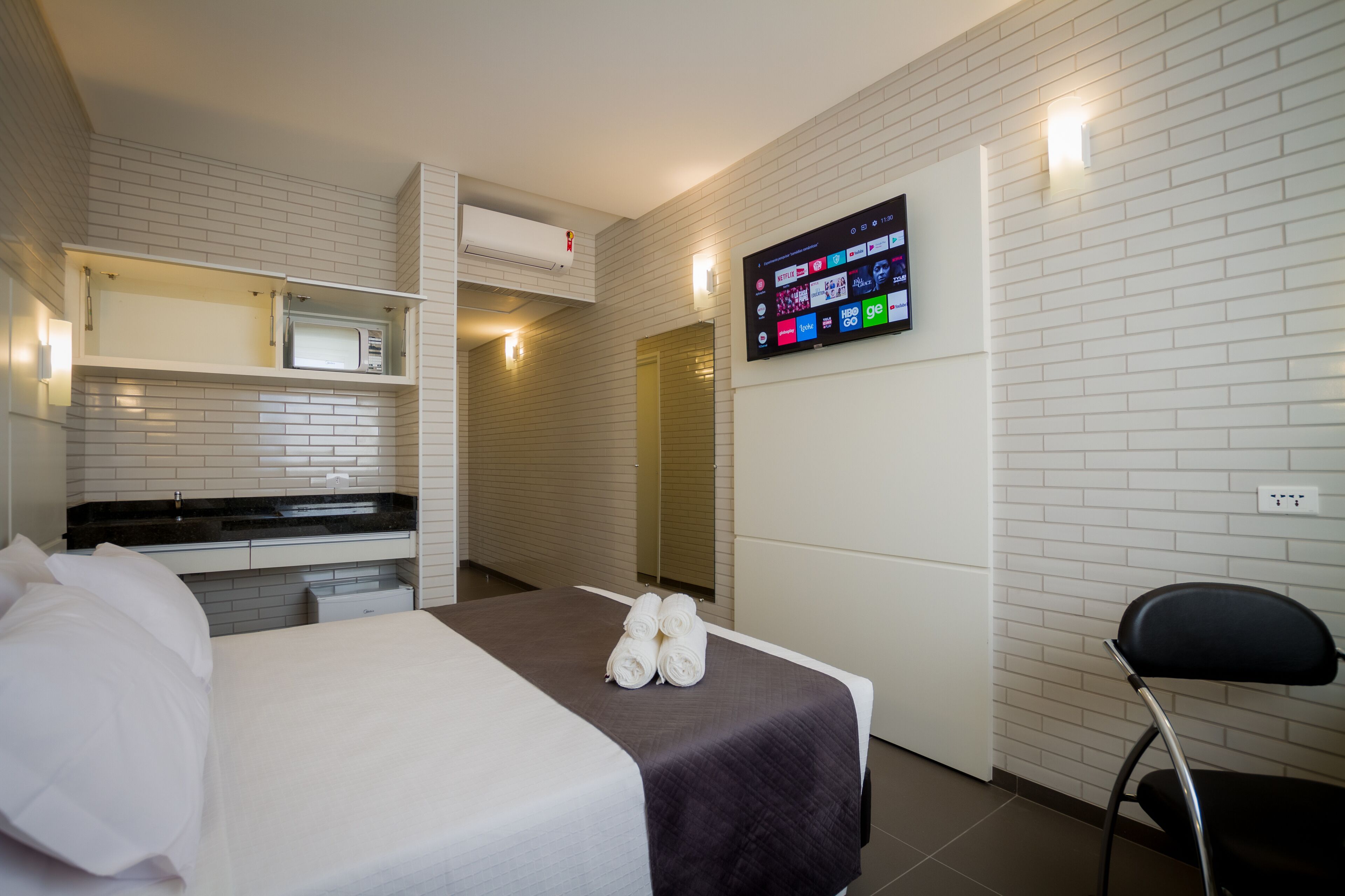 standard double room | hypo-allergenic bedding, minibar, in-room safe, desk