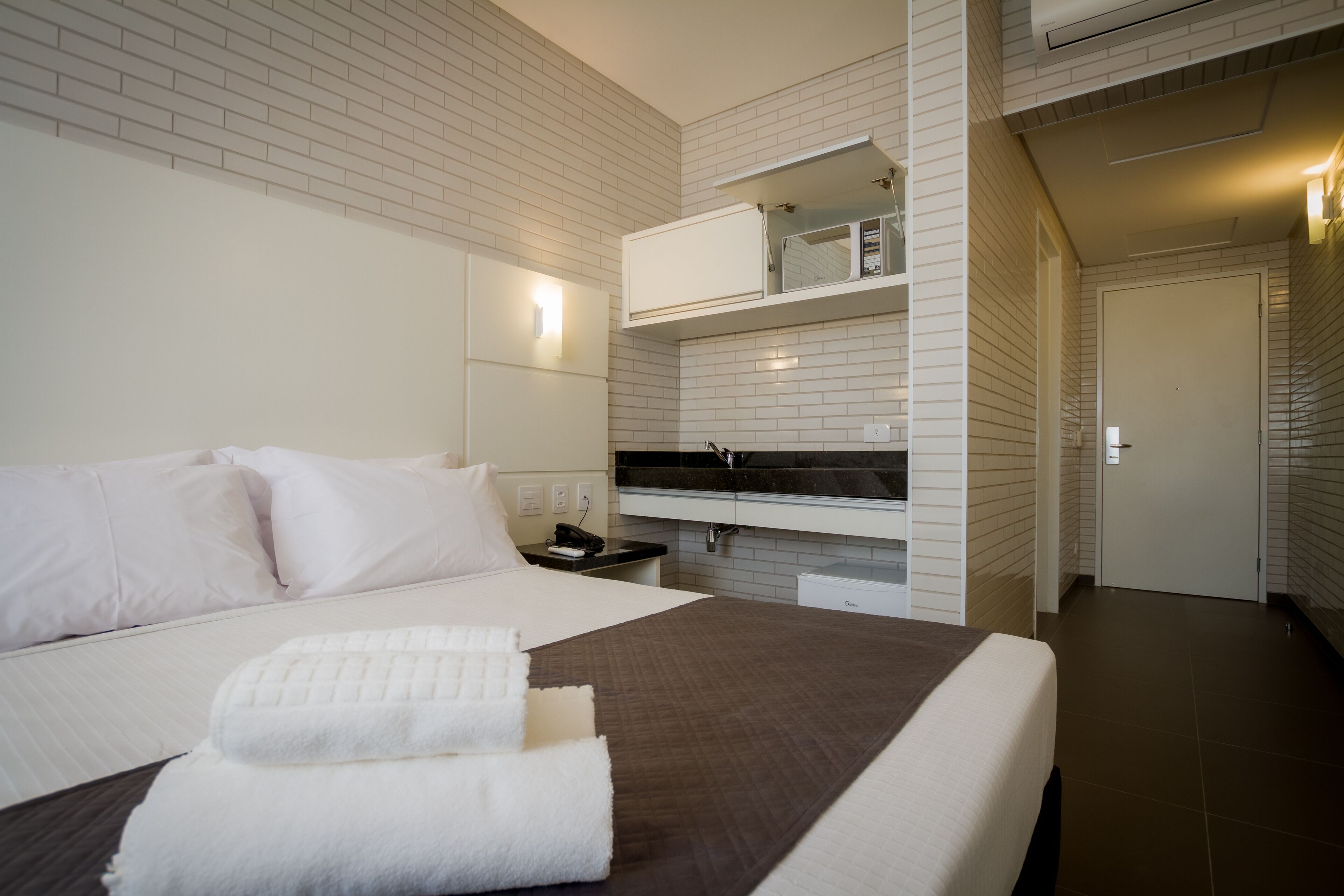 standard double room | hypo-allergenic bedding, minibar, in-room safe, desk