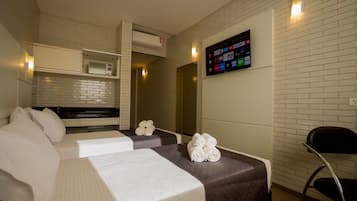 Standard Twin Room | Hypo-allergenic bedding, minibar, in-room safe, desk