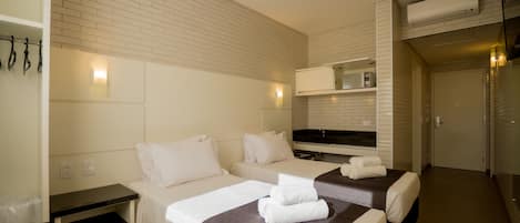 Standard Twin Room | Hypo-allergenic bedding, minibar, in-room safe, desk