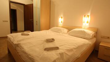 House | 3 bedrooms, individually furnished, bed sheets