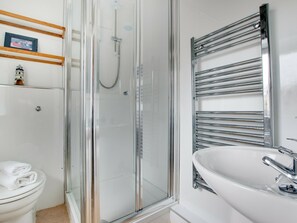 House | Bathroom - Beautiful Apartment in North East Near Bamburgh Castle (Seahouses)