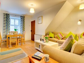 House | Living room - Beautiful Apartment in North East Near Bamburgh Castle (Seahouses)