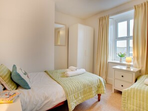 3 bedrooms, bed sheets - Beautiful Apartment in North East Near Bamburgh Castle (Seahouses)