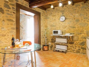 House | Dining - Belvilla by OYO Holiday Home With Garden (Pescaglia)