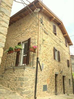 Exterior - Belvilla by OYO Holiday Home With Garden (Pescaglia)