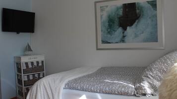 Apartment | 2 bedrooms, individually furnished, bed sheets