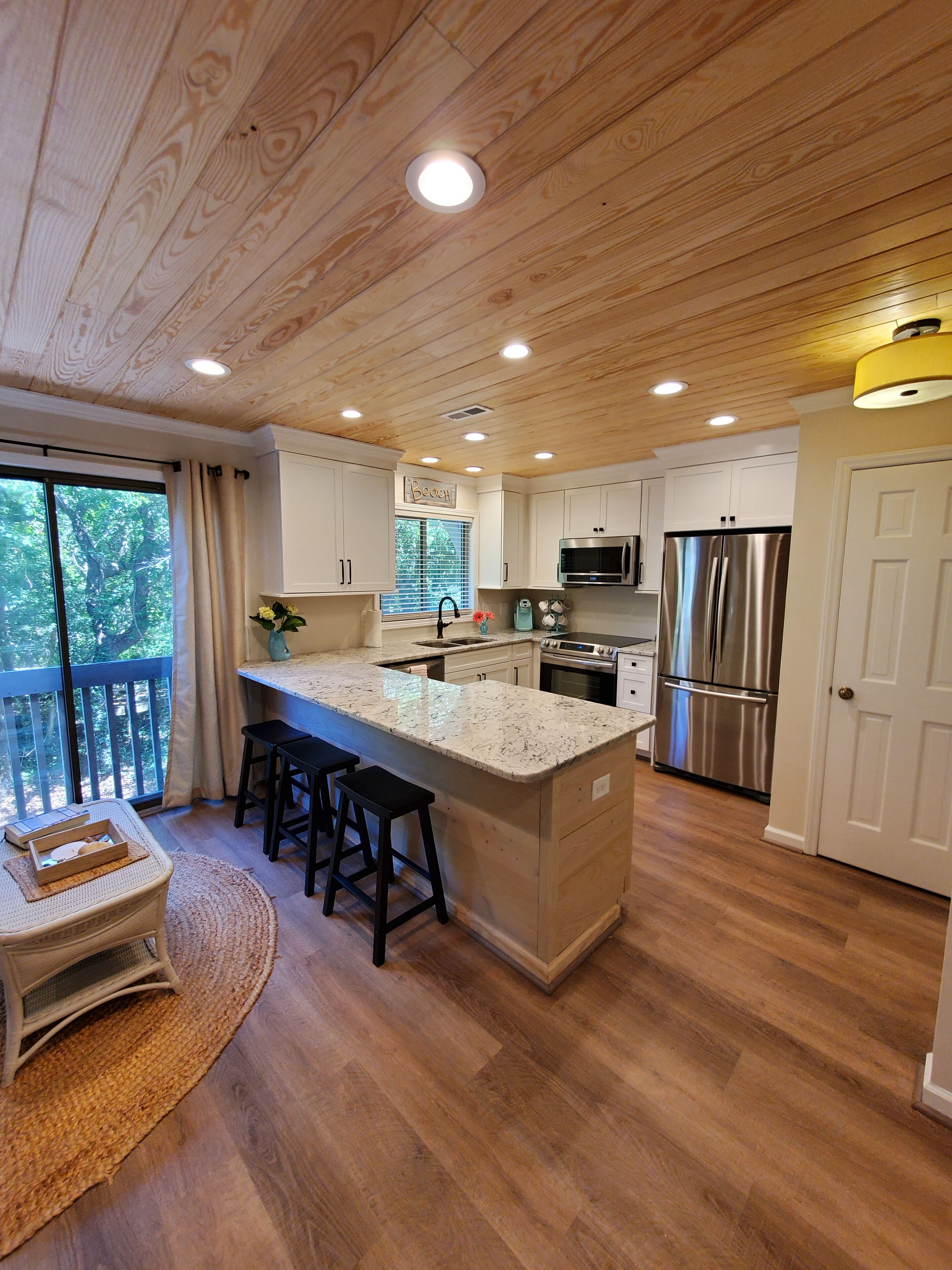 Sandy Feet Retreat! Wonderful Oceanside Townhome Sunday to Sunday 