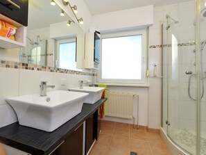 Bathroom | Shower - Cozy Holiday Home in Diemelsee With Private Garden (Diemelsee)