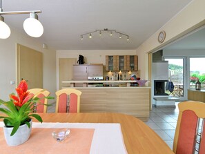 Dining - Cozy Holiday Home in Diemelsee With Private Garden (Diemelsee)