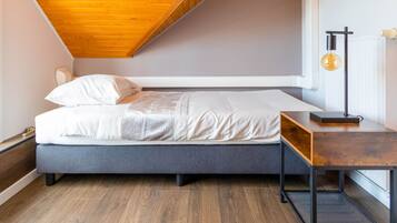 House | 4 bedrooms, individually furnished, bed sheets