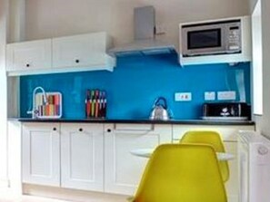 Kühlschrank, Geschirrspüler