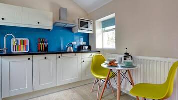 Fridge, dishwasher
