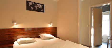 House | 10 bedrooms, bed sheets