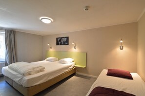 House | 10 bedrooms, bed sheets