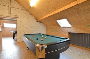 House | Game room