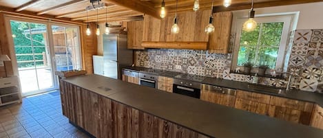 Chalet | Private kitchen | Microwave, dishwasher, highchair